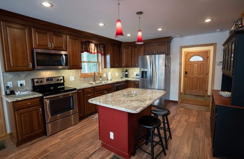 Schroon Lake Cabin | Highly recommended lake side cabin. Welcome to Majestic Pines on Schroon Lake.