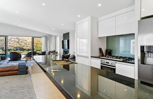 Queenstown House | Highview Haven | Lake View | Spa Pool | Garden