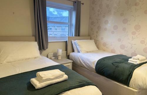 Colchester House | Highwoods Haven Luxury Stay with Garden and Parking