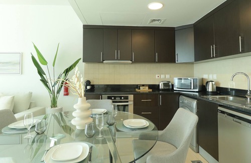 Jumeirah Lake Towers Apartment | HiGuests - Laguna Tower