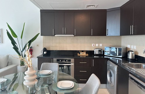 Jumeirah Lake Towers Apartment | HiGuests - Laguna Tower