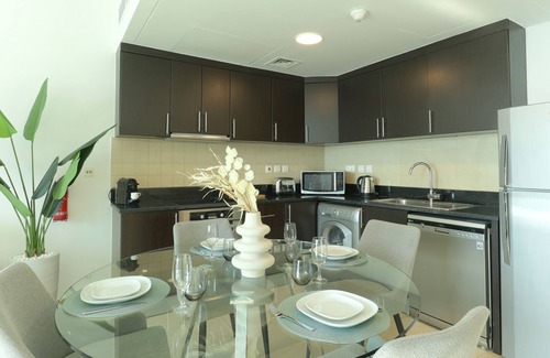 Jumeirah Lake Towers Apartment | HiGuests - Laguna Tower