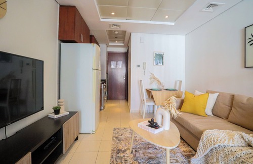 Jumeirah Lake Towers Apartment | HiGuests - Lake view