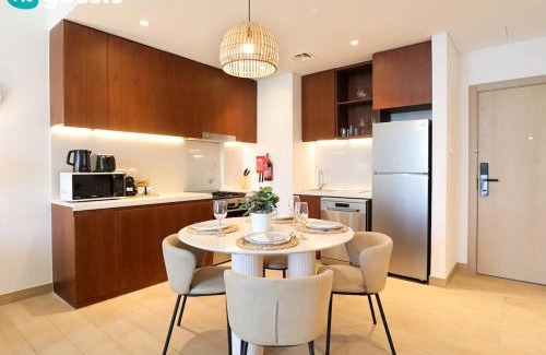 Dubai Apartment | HiGuests - Seaside Serenity 1 BR at Port De La Mer