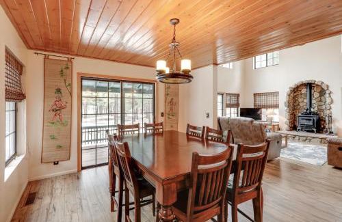 Williams House | Hike and Fish Parks Cabin with Balcony and Forest Views