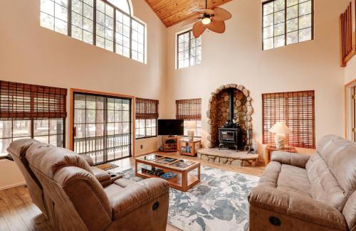 Williams House | Hike and Fish Parks Cabin with Balcony and Forest Views