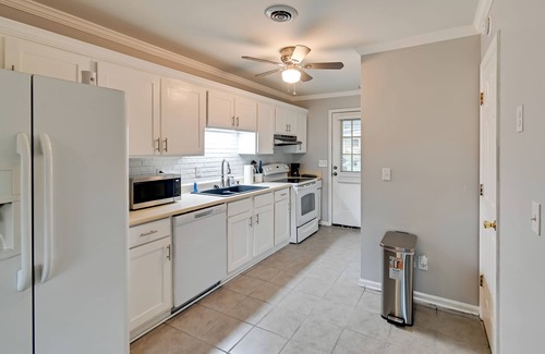 Cheraw Apartment | Hike & Explore: Cheraw Apt 7 Mi to Lake Juniper!