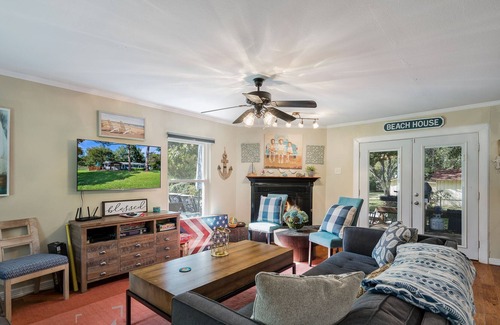 Pottsboro Cottage | Hike, Fish, Boat, Kayak, Ski, Space Out, Swim, Grill and Chill