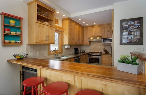 Steamboat Springs House | Hike or Bike In/Out TH w/Slope Views-Pool-HotTub-Gym-Tennis-W/D in Unit-Decks-Weekly/Monthly Deals!