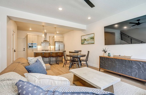 Weber County House | Hike & Ski: Townhome 8 Mi to Dtwn Ogden!