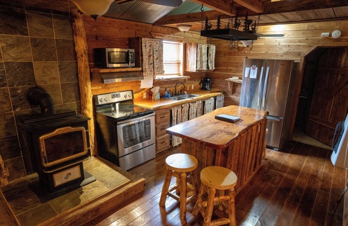 Sand Gap Cabin | Hikers and waterfall chaser friendly cabin