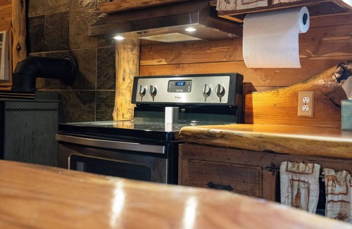 Sand Gap Cabin | Hikers and waterfall chaser friendly cabin