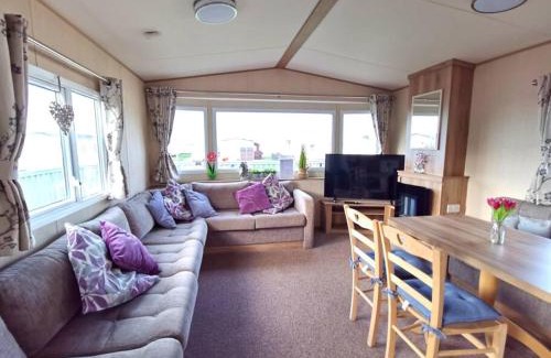 Llwyngwril House | Hiking in Snowdonia? Sea, beach and mountains view
