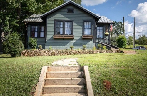 Crestline Heights House | Hiking Near Ruffner Mountains! East Lake Stunner