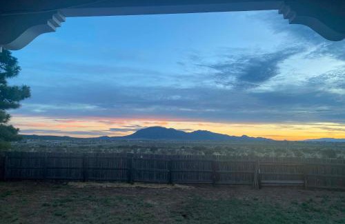 Edgewood House | Hiking Nearby! Mountain-View Home Outside ABQ