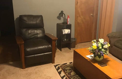 Akron Apartment | HIKING TOWPATH TRAIL, BIKING CUYAHOGA VALLEY STEP AWAY TO THIS LOVELY HIDEAWAYn