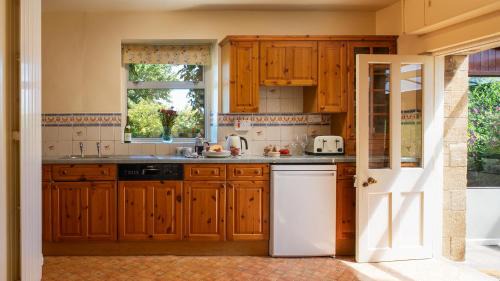 Dowdeswell House | Hilcot Farmhouse