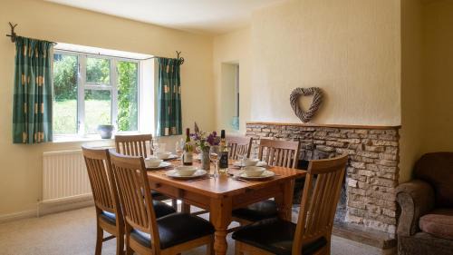 Dowdeswell House | Hilcot Farmhouse