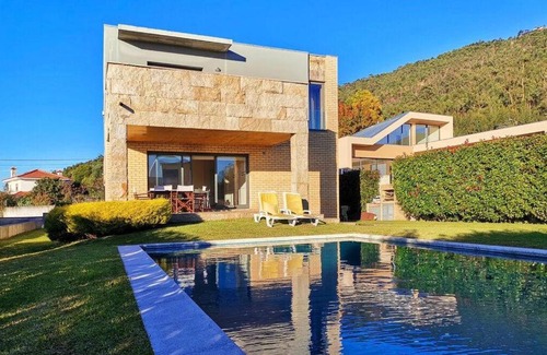 Viana do Castelo House | Hill & Beach house