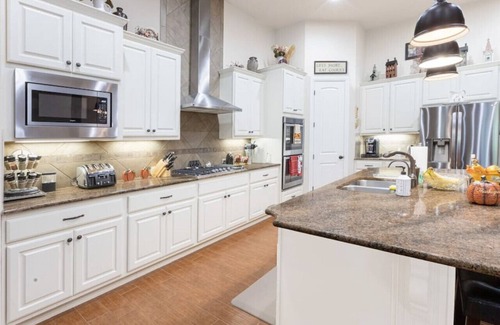 Austin House | Hill Country 5 Acre Ranch Home Heated Pool/Views Mins to Wineries & More!