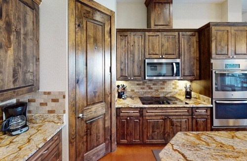 Sabinal House | Hill Country Hideaway @ Frio Select Rental Homes