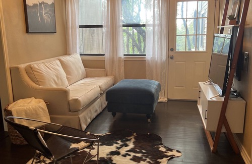 Austin Apartment | Hill country Studio, easy access to Downtown and Airport