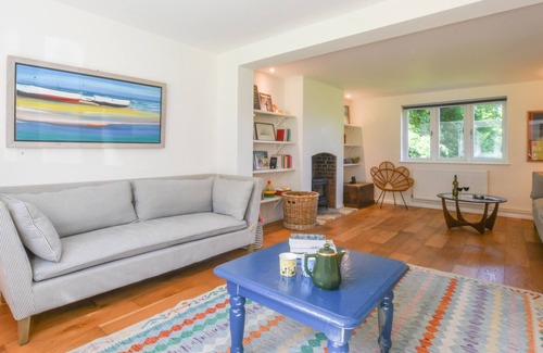 Martlesham Heath Cottage | HILL HOUSE, RAMSHOLT, pet friendly, with hot tub in Ramsholt