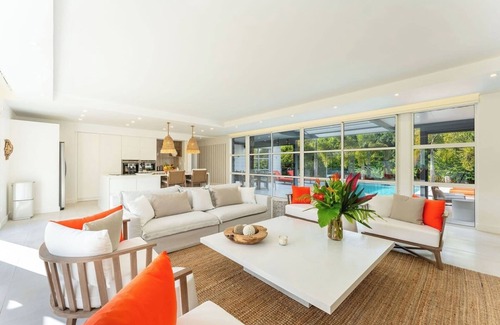 Petit-Bourg House | Hill Rock Villas - Coral Red
