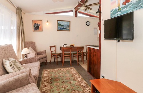 Seaton Cottage | HILL TOP, family friendly, character holiday cottage in Seaton, Devon