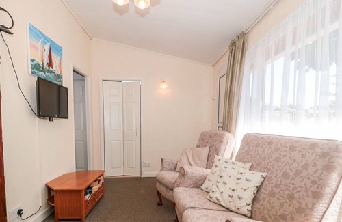 Seaton Cottage | HILL TOP, family friendly, character holiday cottage in Seaton, Devon