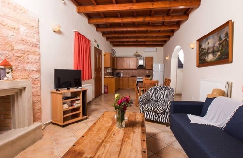 Agia Triada Villa | Hill Top House with Pool & Scenic Views