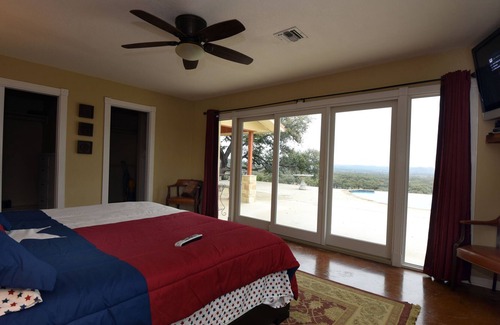 Utopia House | Hill-Top Oasis with Private pool and Hot tub Minutes from Garner and Lost Maples