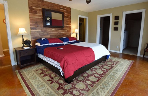 Utopia House | Hill-Top Oasis with Private pool and Hot tub Minutes from Garner and Lost Maples