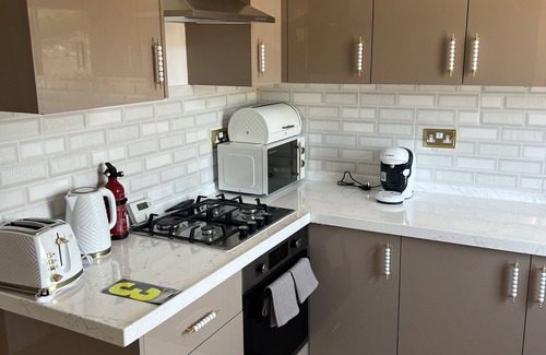 Barnstaple House | Hill View 5 minutes to walk town center