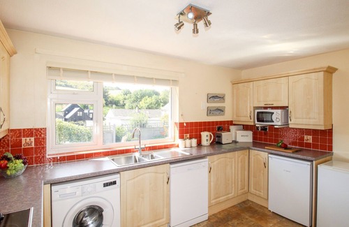 West Lulworth Cottage | HILL VIEW, pet friendly, character holiday cottage in West Lulworth