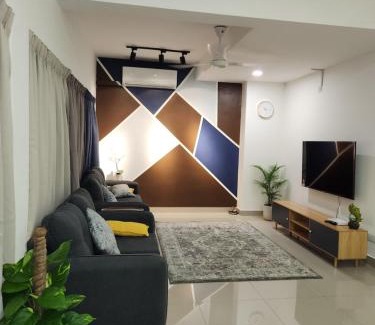 Batu Caves House | Hill View Pool Villa near Genting Highland,UIA,Batu Caves Temple,Gombak KL