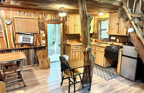 Lyndon Station Cabin | Hillbilly Hilt'n - Glamp just North of the Dells!