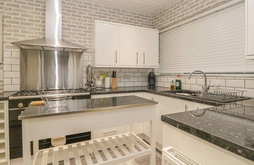 Scarborough House | HILLCREST, pet friendly, character holiday cottage in Scarborough