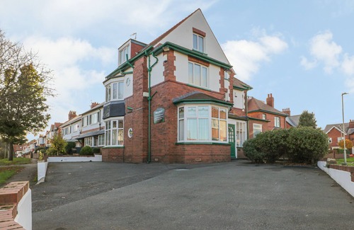 Scarborough House | HILLCREST, pet friendly, character holiday cottage in Scarborough