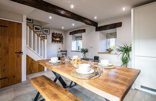 Earl Sterndale House | Hilldale Cottage