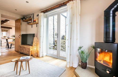 Earl Sterndale House | Hilldale Cottage