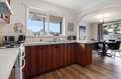 Newcomb House | Hillford Charm I Geelong CBD I Pet Friendly