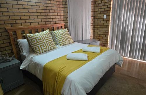 Langenhoven Park Apartment | Hillock