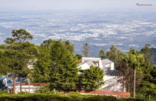 Coonoor Bed & Breakfast | Hills and Heart Luxury Villa By LexStays