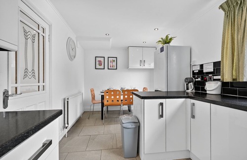 Hillsborough House | Hillsborough spacious house, garden & parking by StayByNumbers