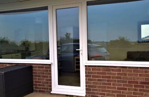 Mundesley House | Hillside 2 bedroom holiday bungalow, sleeps 6, south facing, 5 min walk to beach