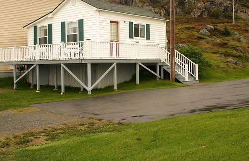 Twillingate Bed & Breakfast | Hillside B&B Cottage