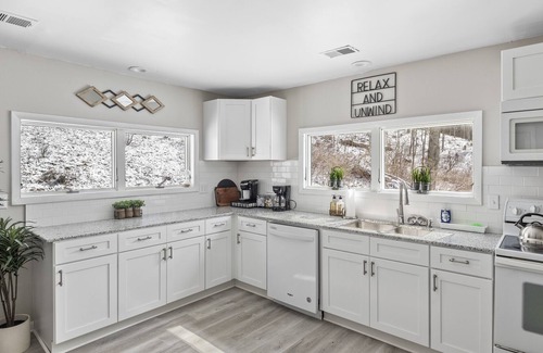 Naples House | Hillside Cabin | Close to Naples | FLX Wineries