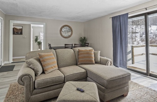 Naples House | Hillside Cabin | Close to Naples | FLX Wineries