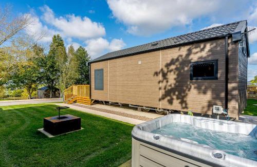 Caersws Resort | Hillside Cabin